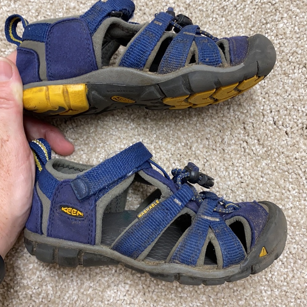 Keen Shoes - Picture 2 of 5